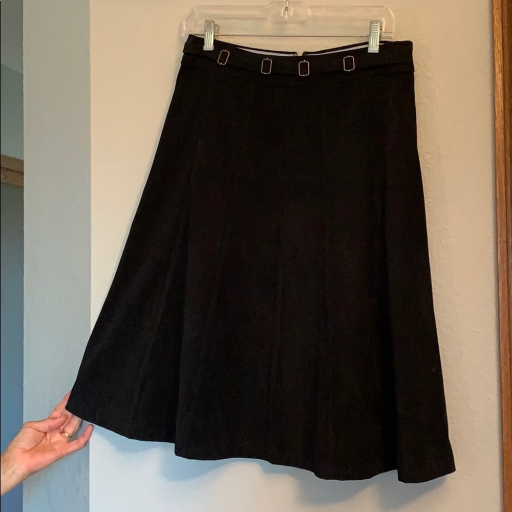 Mid length skirt
